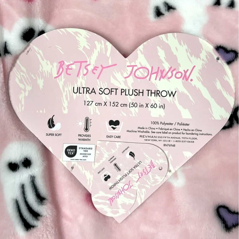 Betsey Johnson - ‘Ghosts & Hearts’ Plush Throw. 50” x 60”. NWT. Firm!